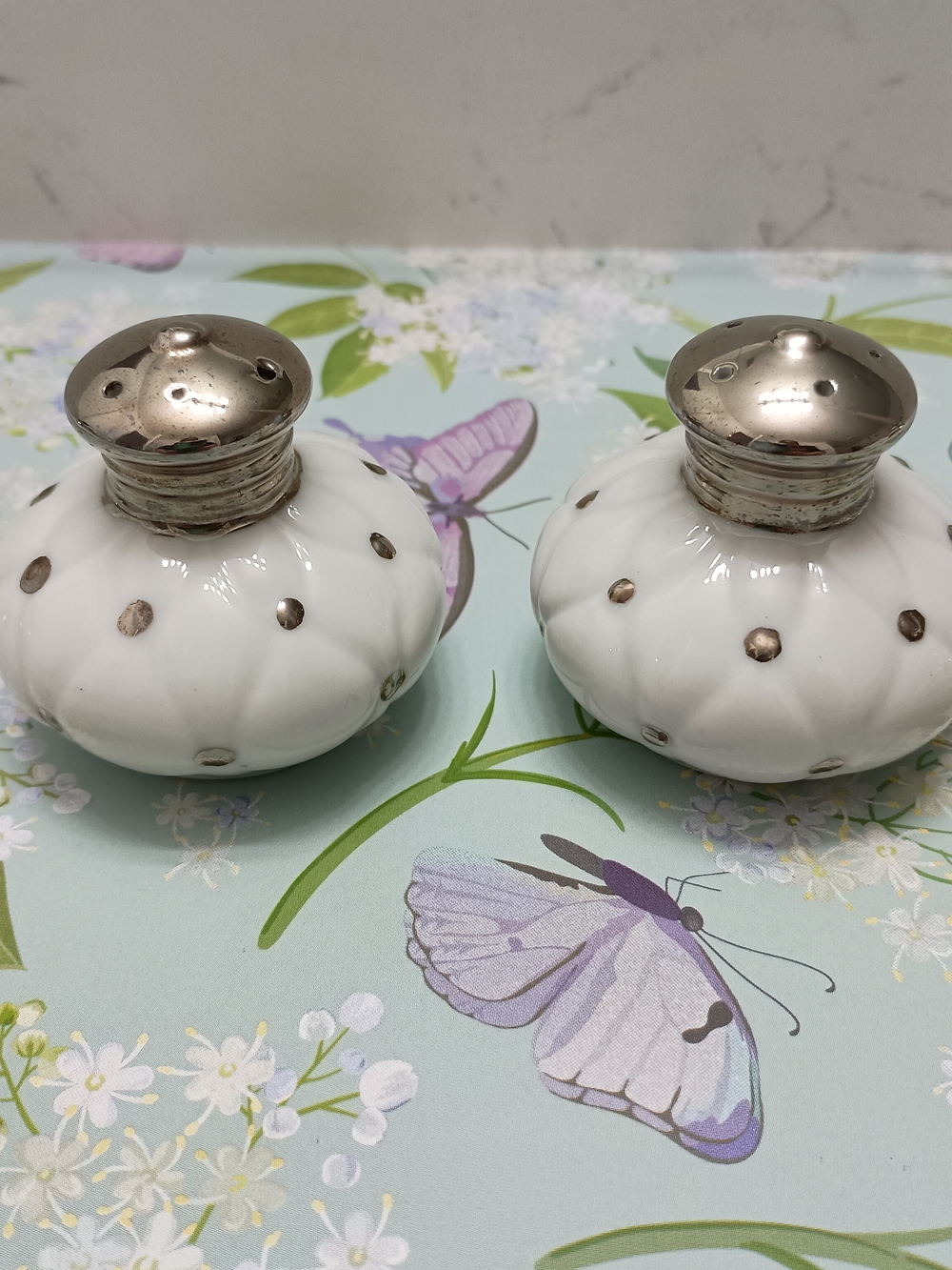 Vintage Diamond Point White Glaze Salt & Pepper Shaker Set Japan No Stoppers